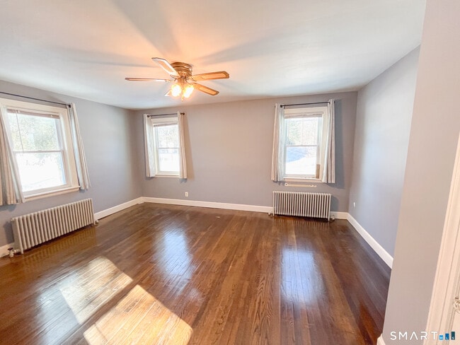 Building Photo - 51 Roaring Brook Rd