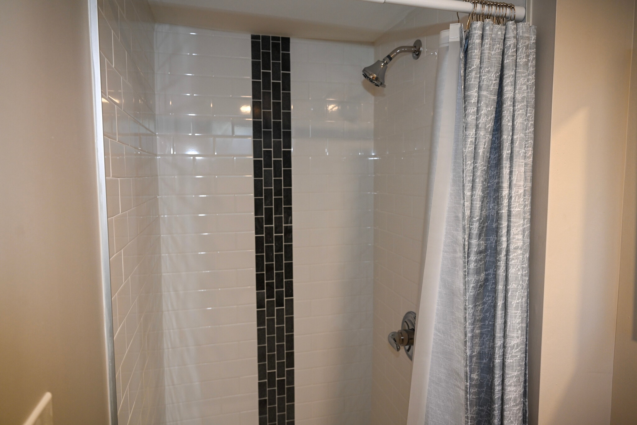 Building Photo - 1544 Oakridge Rd