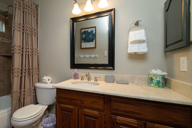 Building Photo - 3410 Los Alamos Ln