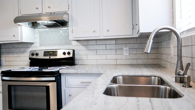 Building Photo - 6708 Biggs Ct