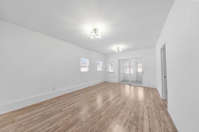 Building Photo - 820 Brown St