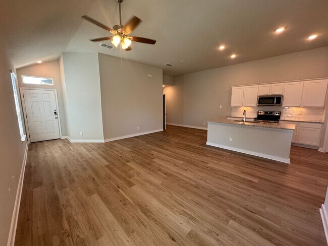 Building Photo - 784 Staglin St