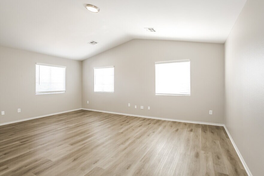 Building Photo - 4150 W El Campo Grande Ave