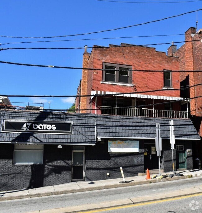 Building Photo - Amazing Two Bedroom in Oakland! Ample Natu...
