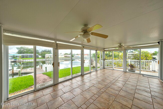 Building Photo - 1065 Molaki Dr