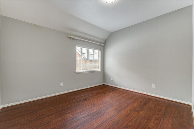 Building Photo - 3223 Richland Dr