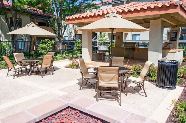 Building Photo - 1600 Villa St