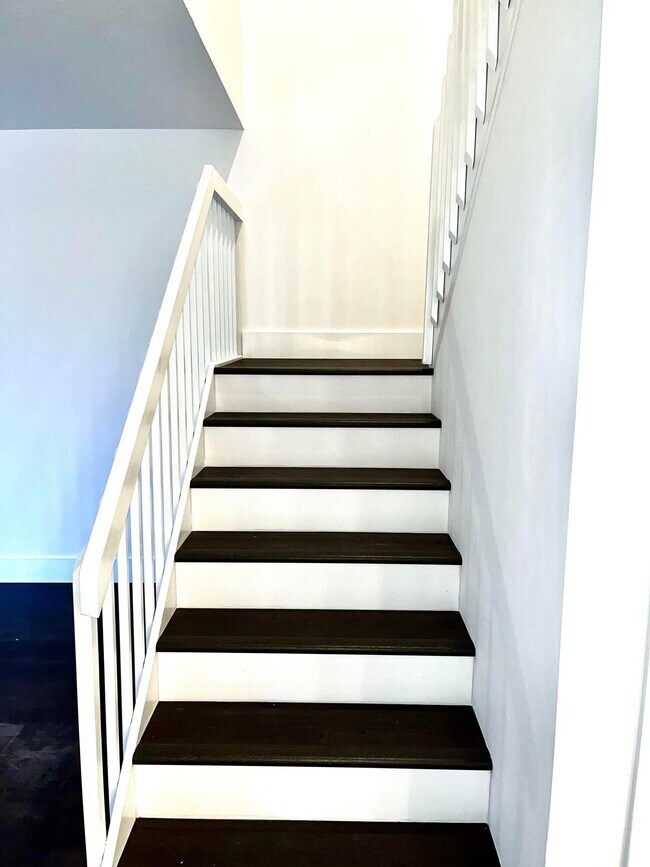 Building Photo - 904 9th Way