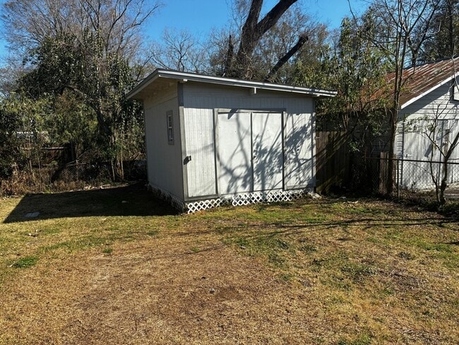 Building Photo - 687 Bridal Ave