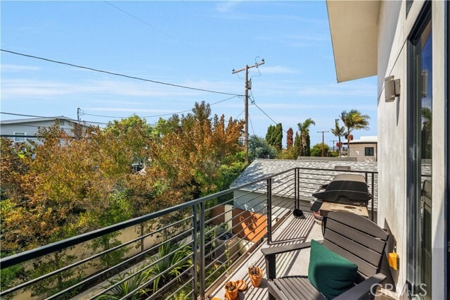 Building Photo - 332 Avenue E