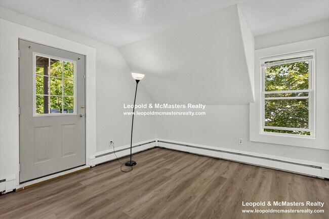 Building Photo - 139 Greenwood St