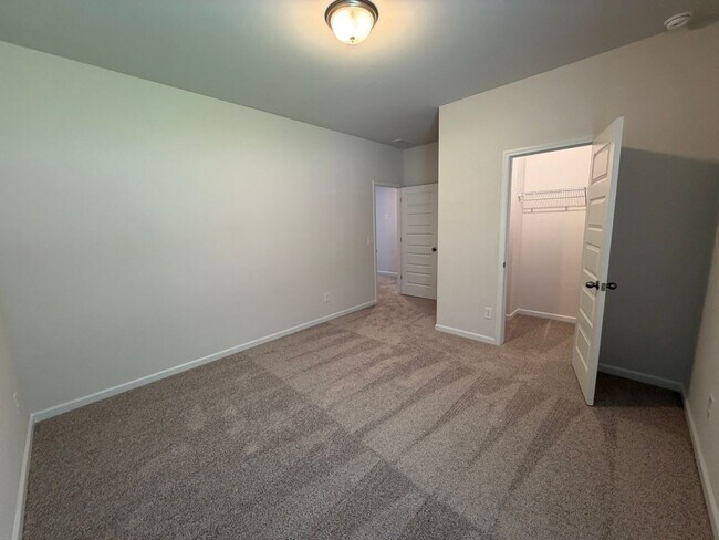 Building Photo - Brand New 4/3.5 House in West Rome- $2,195
