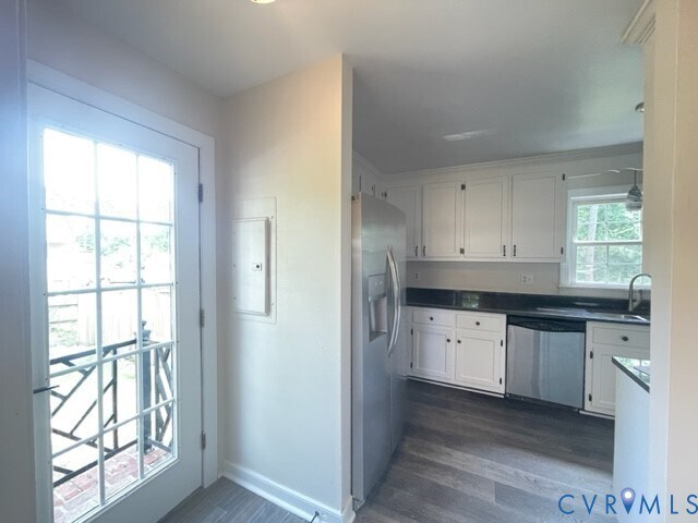 Building Photo - 9164 Avondale Dr