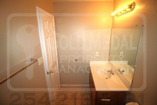 Building Photo - 3408 Barcelona Dr