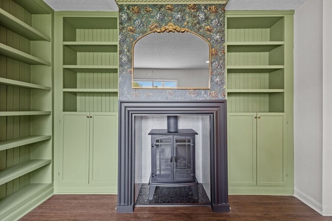 Building Photo - 3 Bedroom 2 Freshly Remodeled Bathrooms