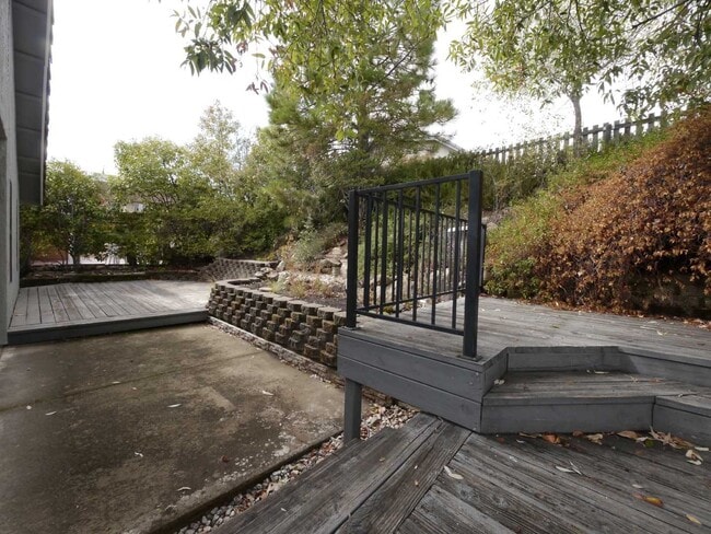 Building Photo - 110 Detert Ln