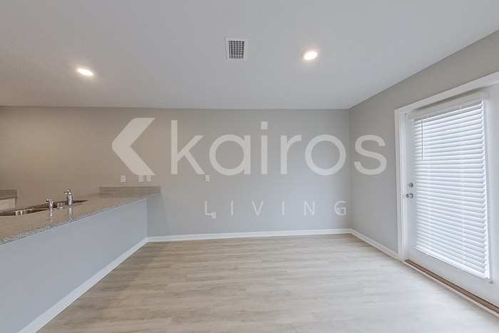 Building Photo - 241 Monarch Ln