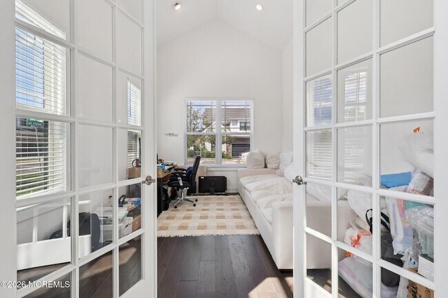 Building Photo - 2 Dogleg Ln
