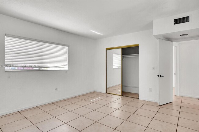 Building Photo - 8650 SW 67th Ave