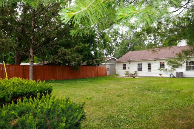 Building Photo - 1714 Carolyn Dr