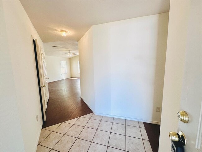 Building Photo - 1800 Tolstoy Cir
