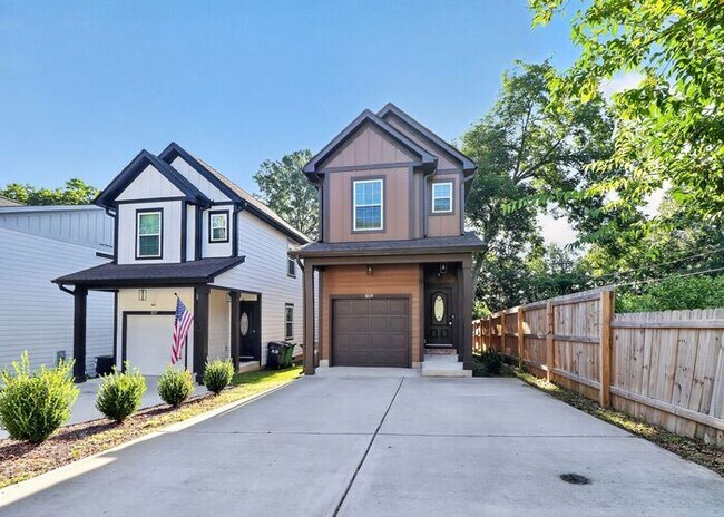 Building Photo - Beautiful 3BD/2.5BA Single Family Home in Reid Park!