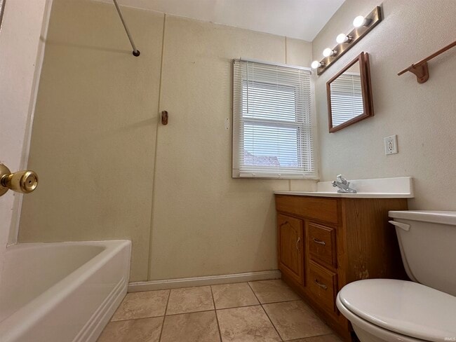 Building Photo - 905 Lincoln Ave