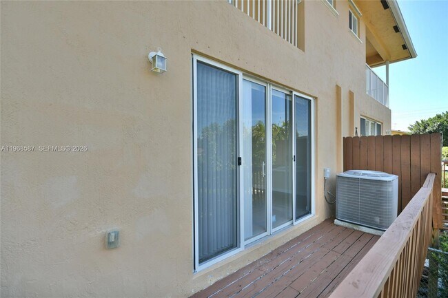 Building Photo - 2780 SW 33rd Ave