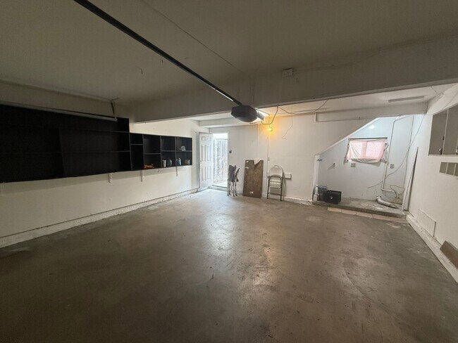 Building Photo - Paradise Manor Condo for lease