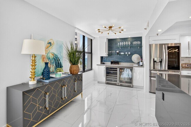 Building Photo - 3115 S Ocean Blvd