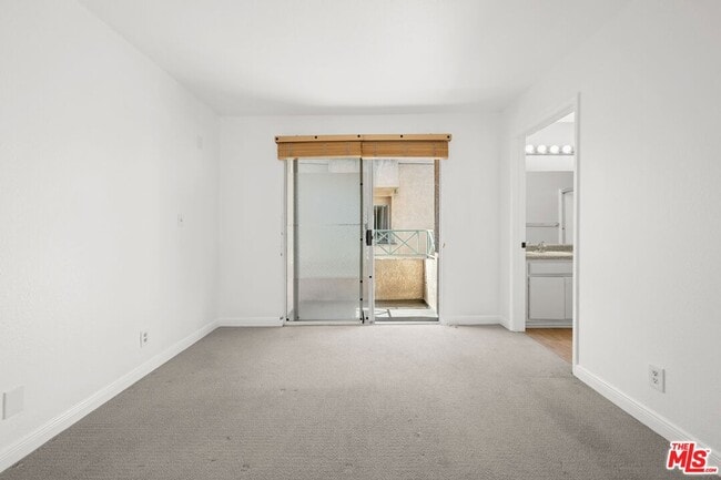 Building Photo - 610 Venice Way