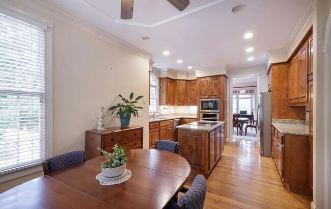 Building Photo - Luxury Waterfront Rental in Gated Montebello Community