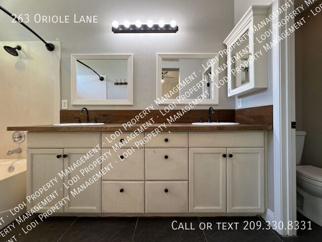 Building Photo - 263 Oriole Ln