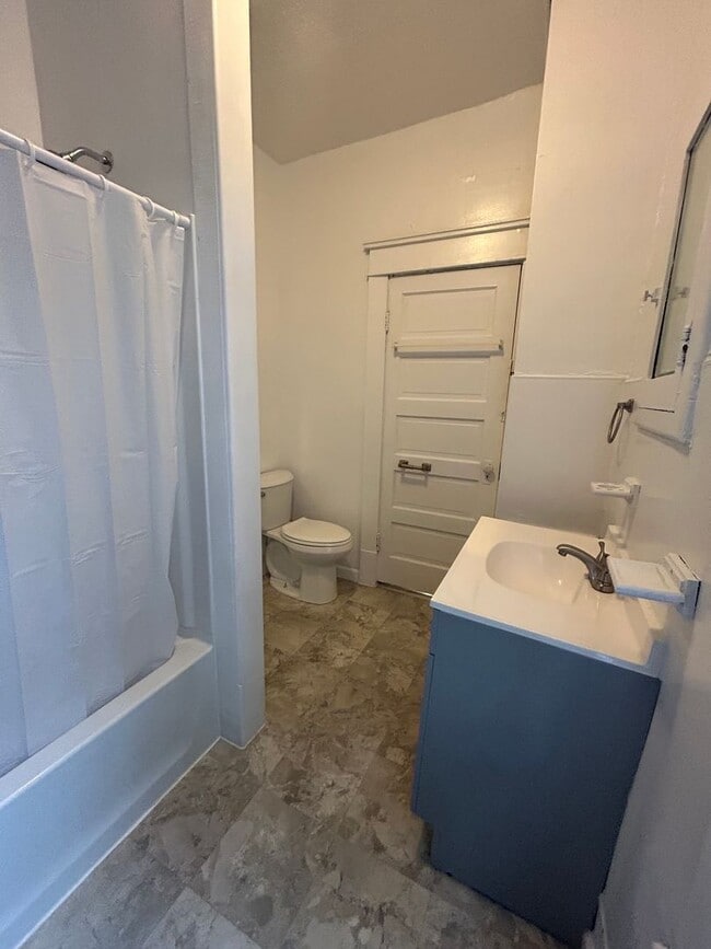 Building Photo - 1018-1024 Brown Street