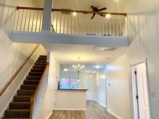 Building Photo - BEAUTIFUL 3 BED/2.5 BATH CONDO, SPACIOUS &...