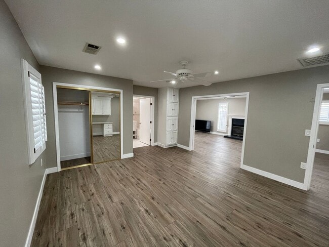 Building Photo - 5-Bedroom Carson 2-Story Home