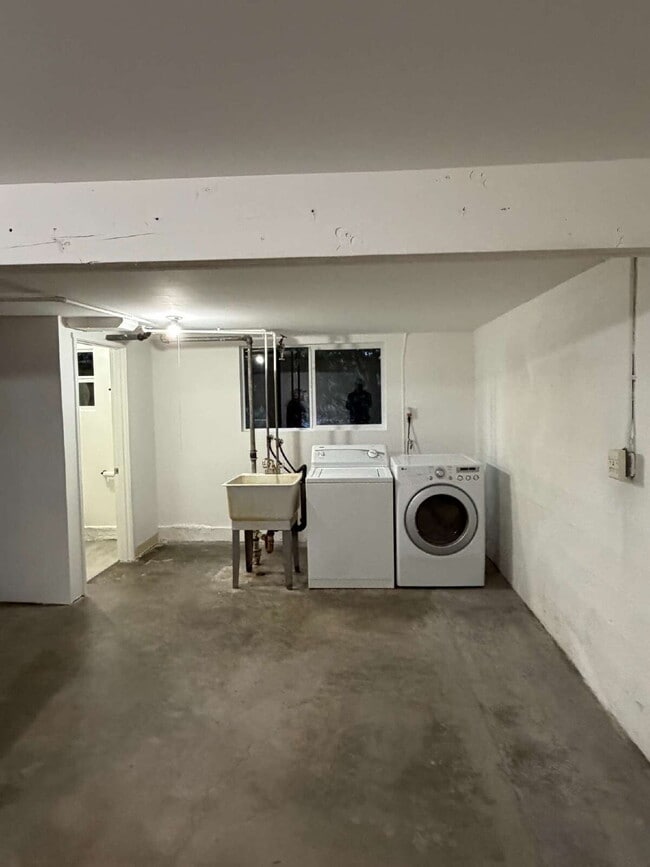 Building Photo - South Burlingame Classic Cottage, Gardners Welcome