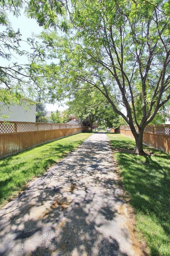 Building Photo - 6613 S Covewood Way
