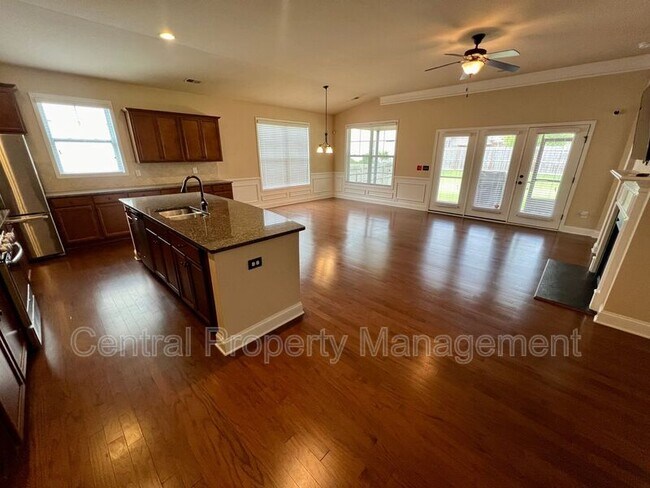 Building Photo - 208 Evansdale Way