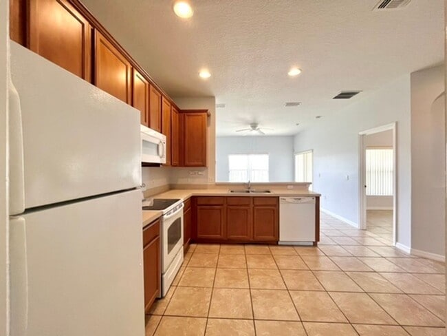 Building Photo - Kissimmee - 3 Bedroom, 2 Bathroom Single Family Home in a Gated Community.