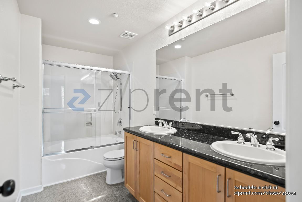 Building Photo - 722 Kingsford Way