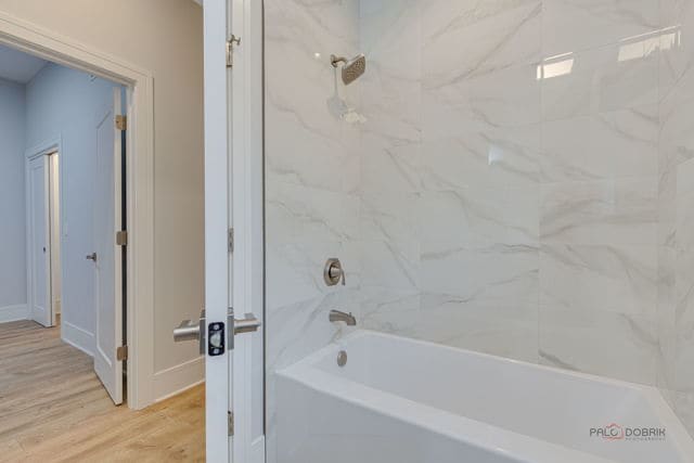 Building Photo - 1746 N California Ave