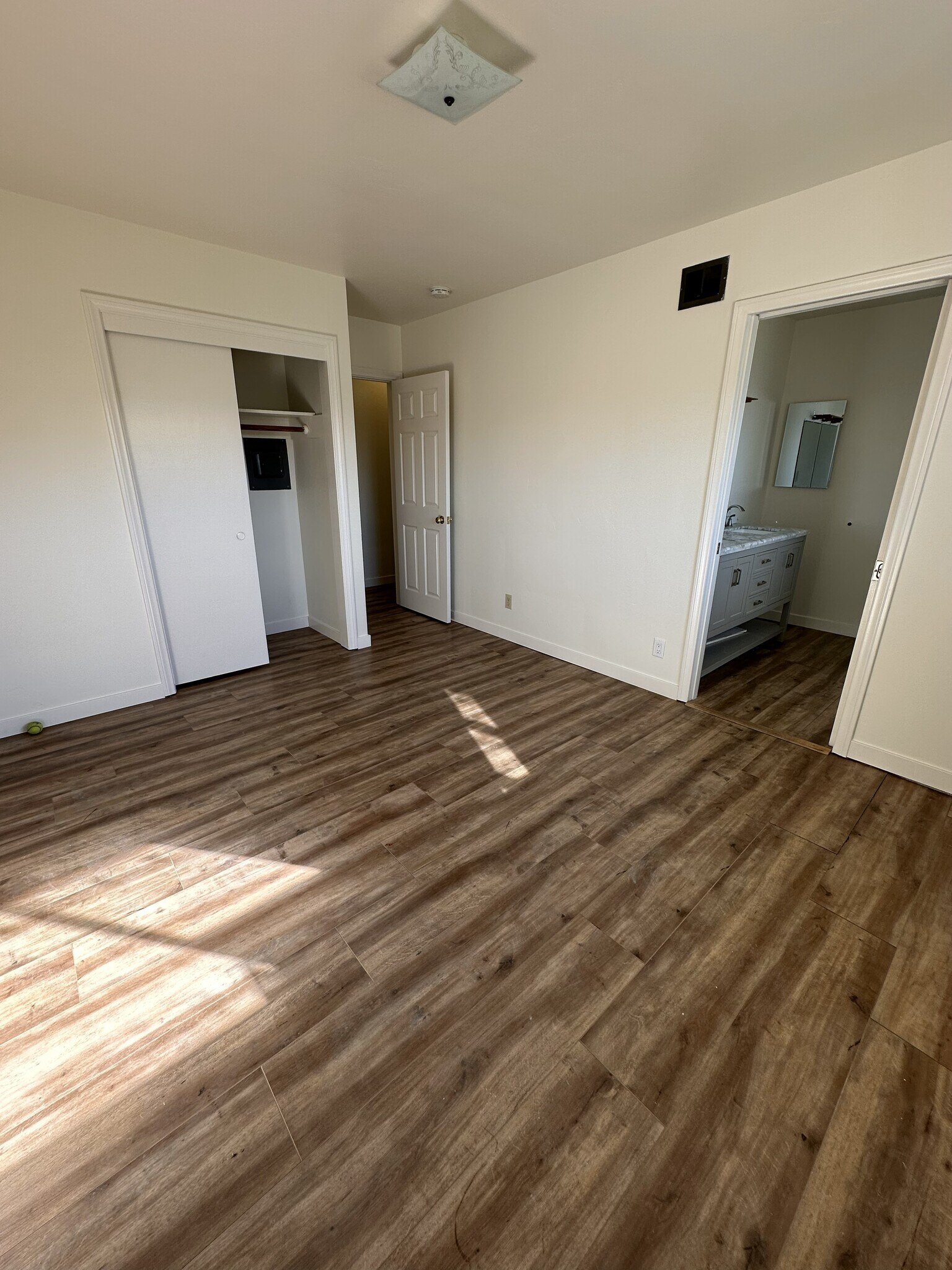 Building Photo - 1160 Chestnut St