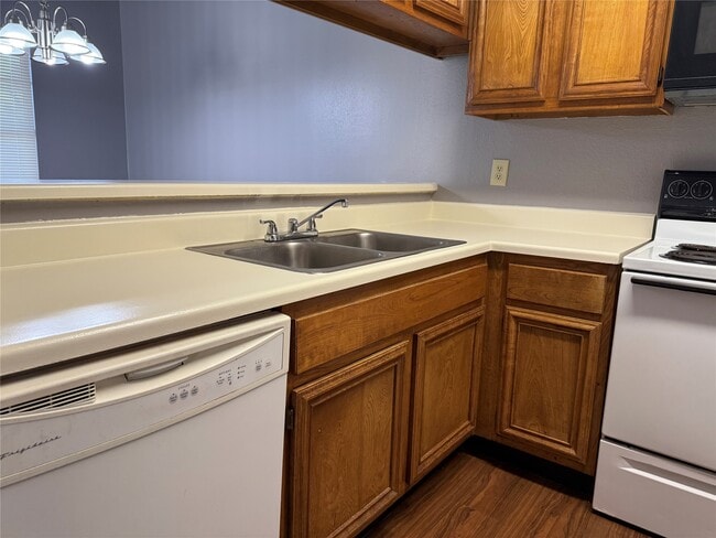 Building Photo - 2230 Millstone Dr