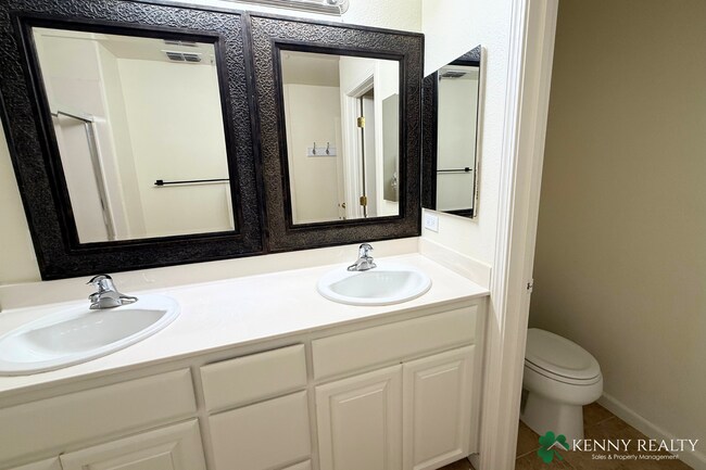 Building Photo - Townhome in the Peninsula's Most Walkable Neighborhood