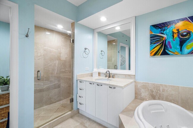 Building Photo - 2650 Lake Shore Dr