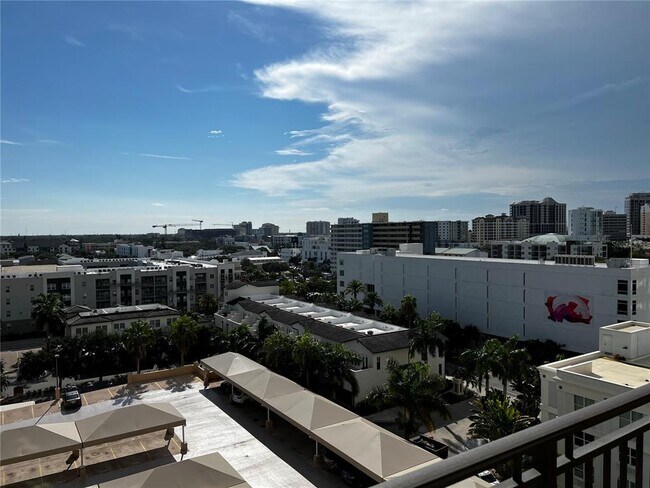 Building Photo - 750 N Tamiami Trl