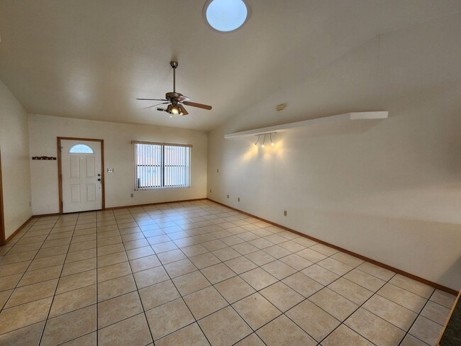 Building Photo - 2100 Hickory Dr