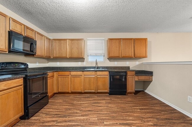 Building Photo - 3516 Clydesdale Dr