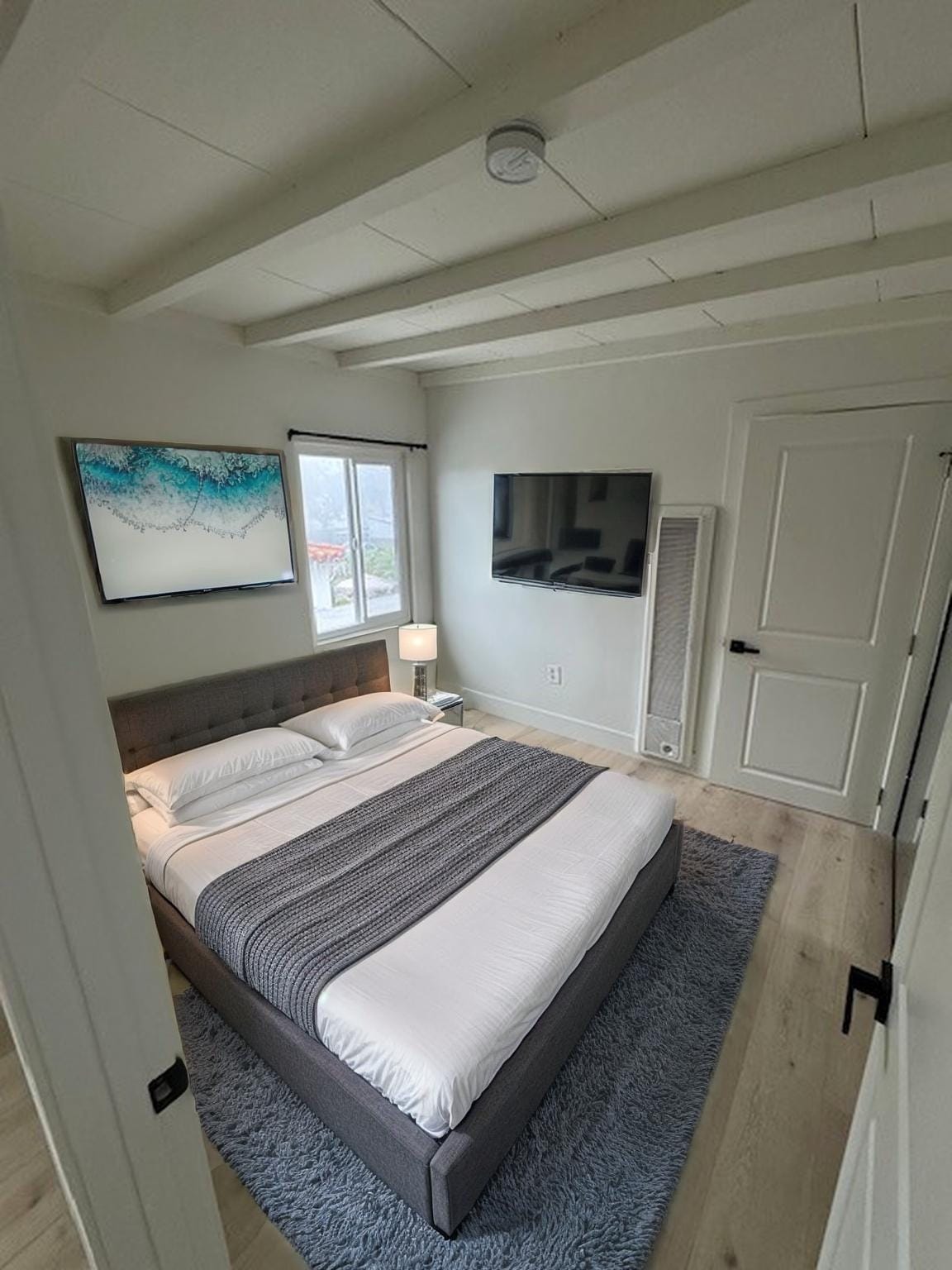 Building Photo - 320 7th St